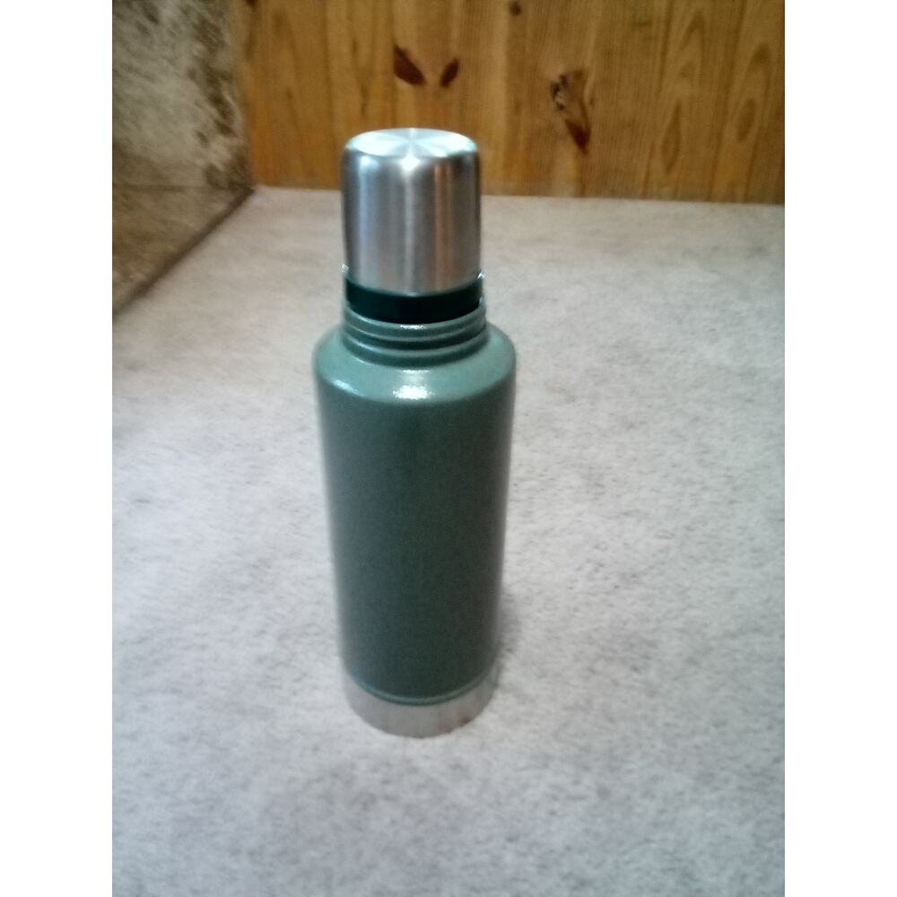 Stanley Aladdin 2 Qt Green Thermos - Picture 5 of 10